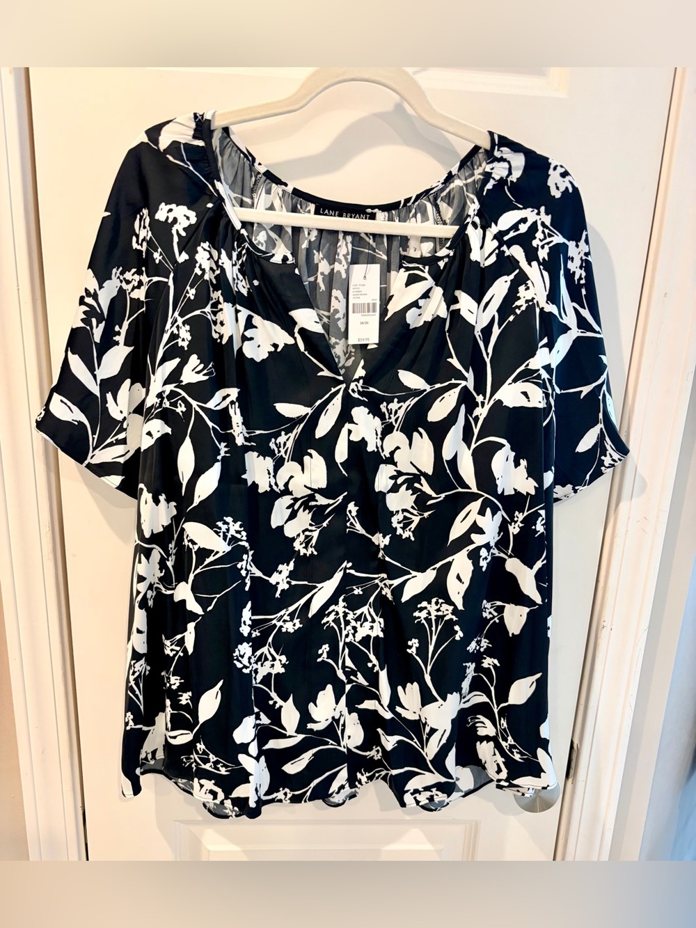 Lane Bryant Black & White Floral V-Neck Blouse